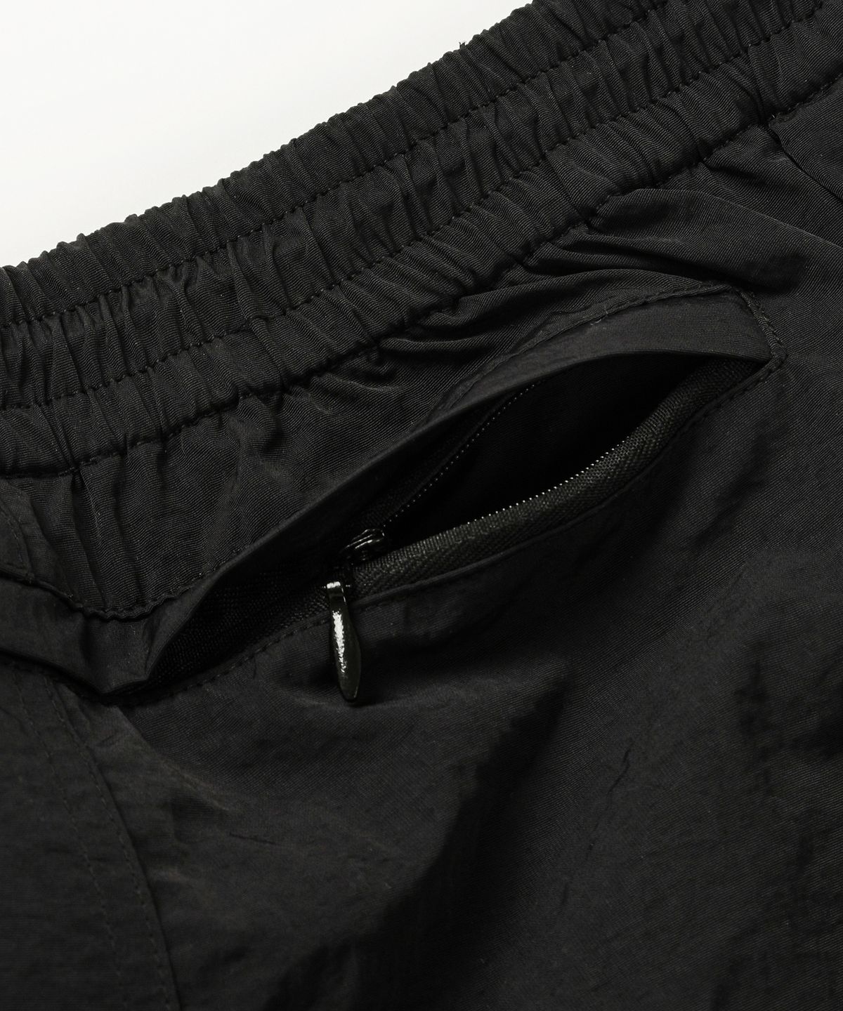 프리즘웍스(FRIZMWORKS) NYLON WINDY SHORTS _ BLACK