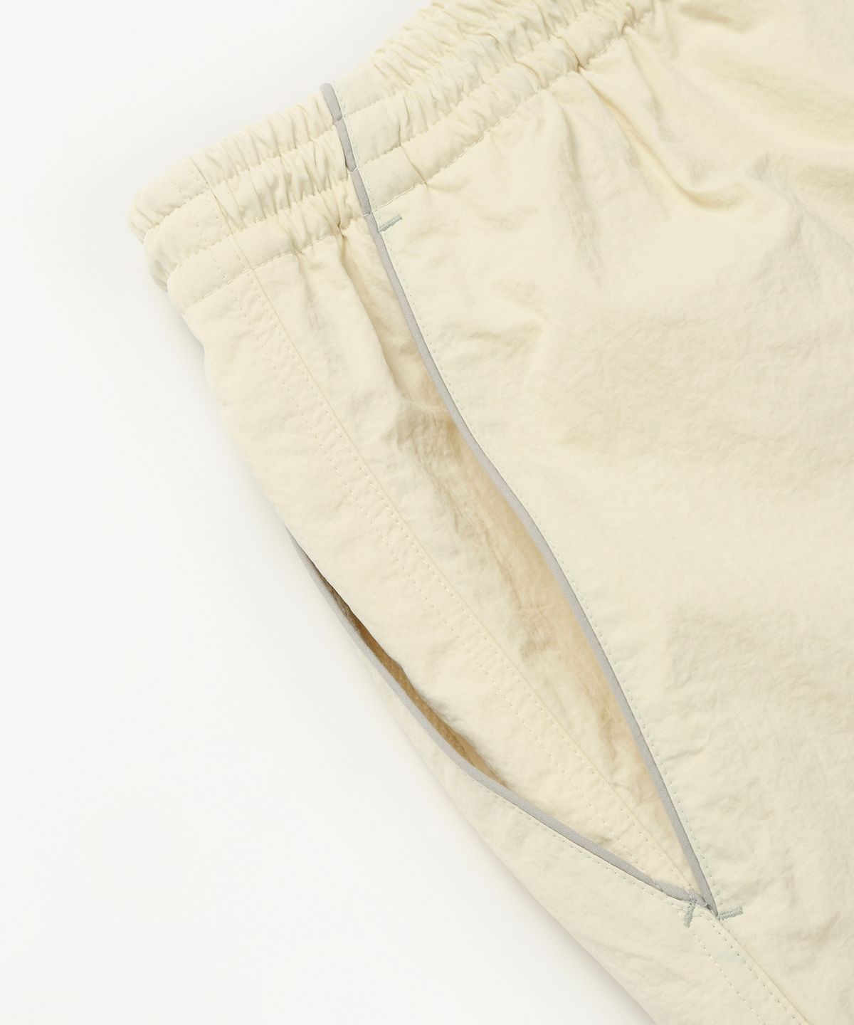 프리즘웍스(FRIZMWORKS) NYLON WINDY SHORTS _ IVORY