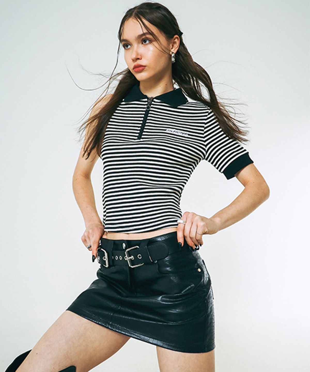 낫노잉(NOTKNOWING) Cut-out Sleeveless Collar Zip-up (BLACK)