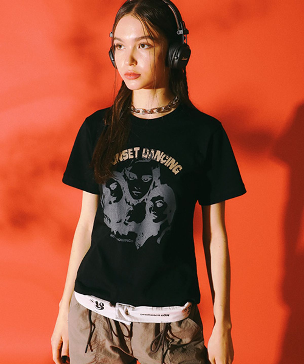 낫노잉(NOTKNOWING) Sunset Dancing T-SHIRT (BLACK)