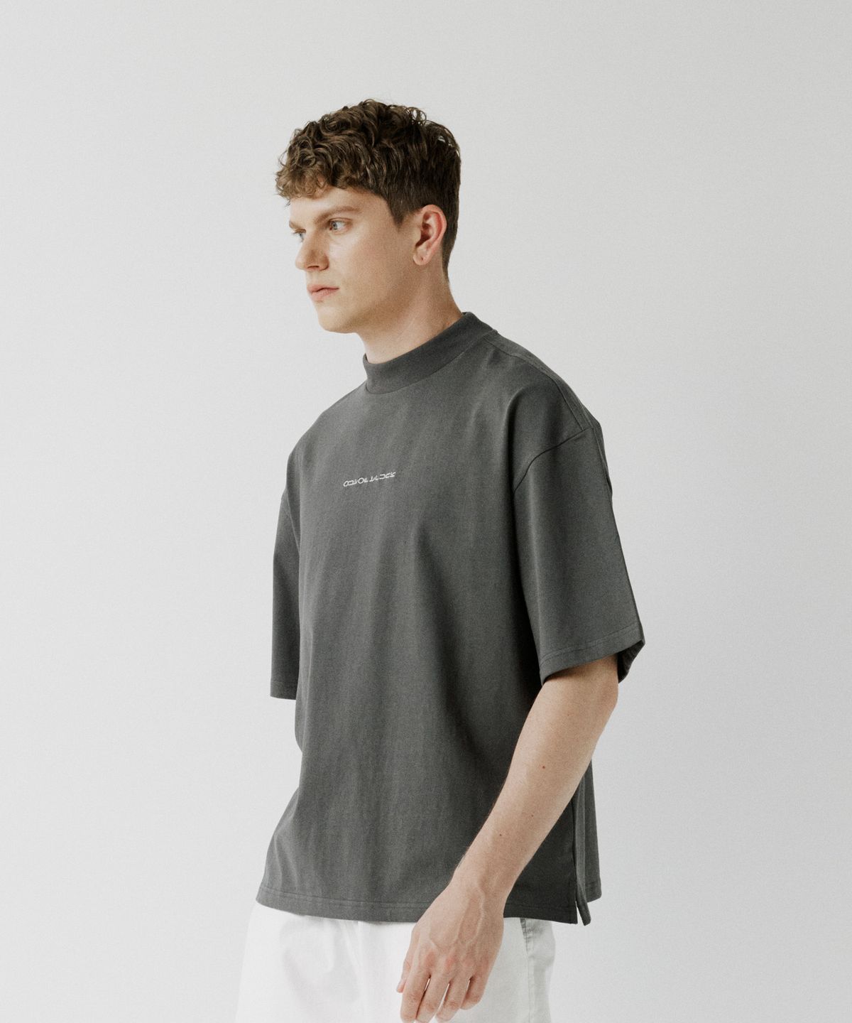아웃 오브 트렁크(OUT OF TRUNK) OOT Basic Tee (Charcoal)