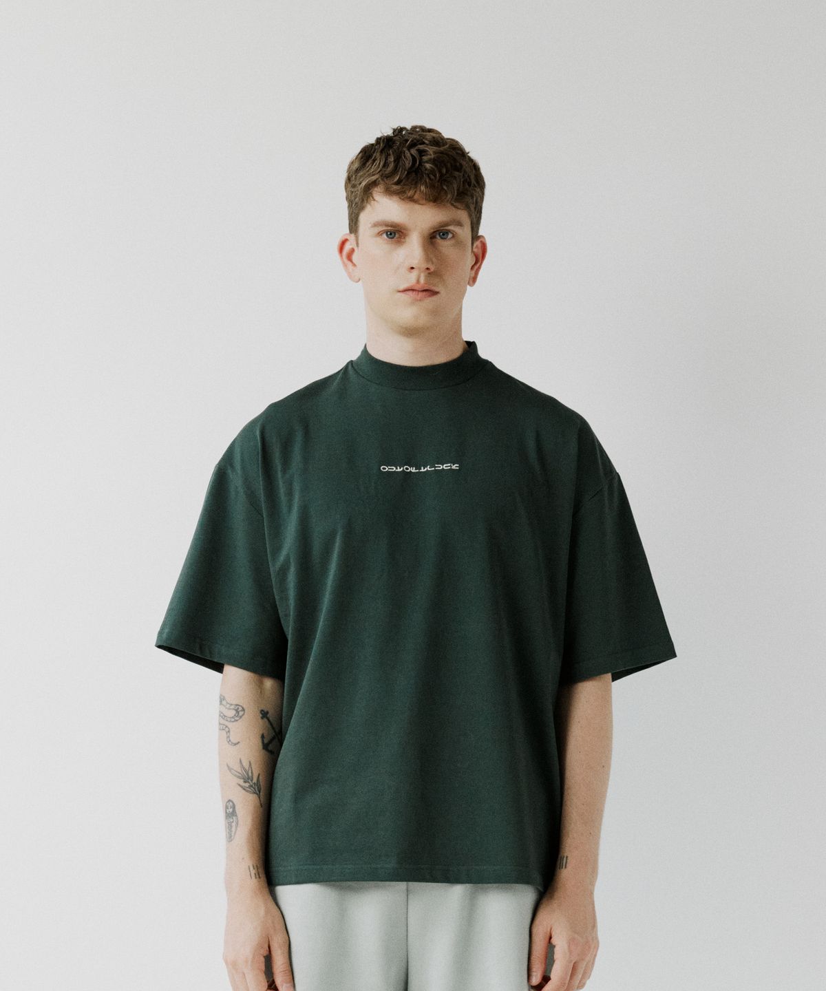 아웃 오브 트렁크(OUT OF TRUNK) OOT Basic Tee (Green)