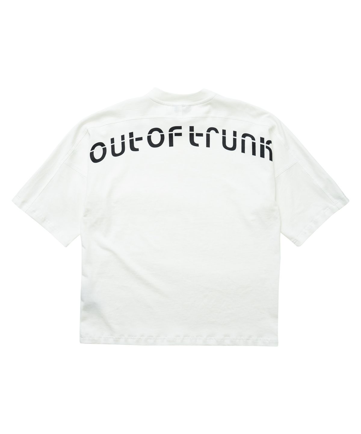 아웃 오브 트렁크(OUT OF TRUNK) Matrix Logo Tee (White)