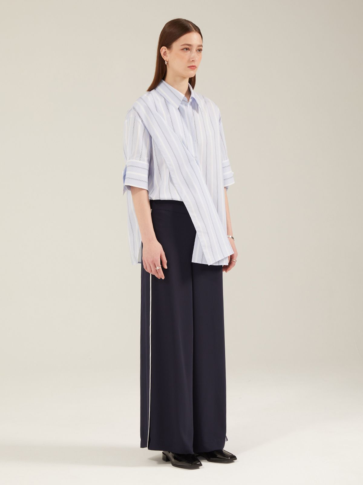 르이엘(LE YIEL) Wide Slit Pants_Navy 와이드 슬릿 팬츠_네이비