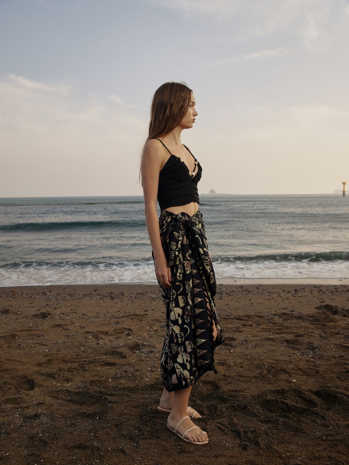 멧앤멜(MATT AND MEL) [Sarong] JEJU Sanbangsan - Black