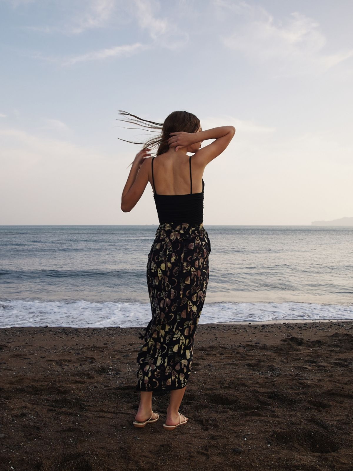멧앤멜(MATT AND MEL) [Sarong] JEJU Sanbangsan - Black