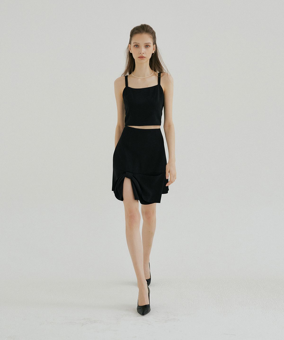 멀리온(MULLION) RIBBON SLIT SKIRT