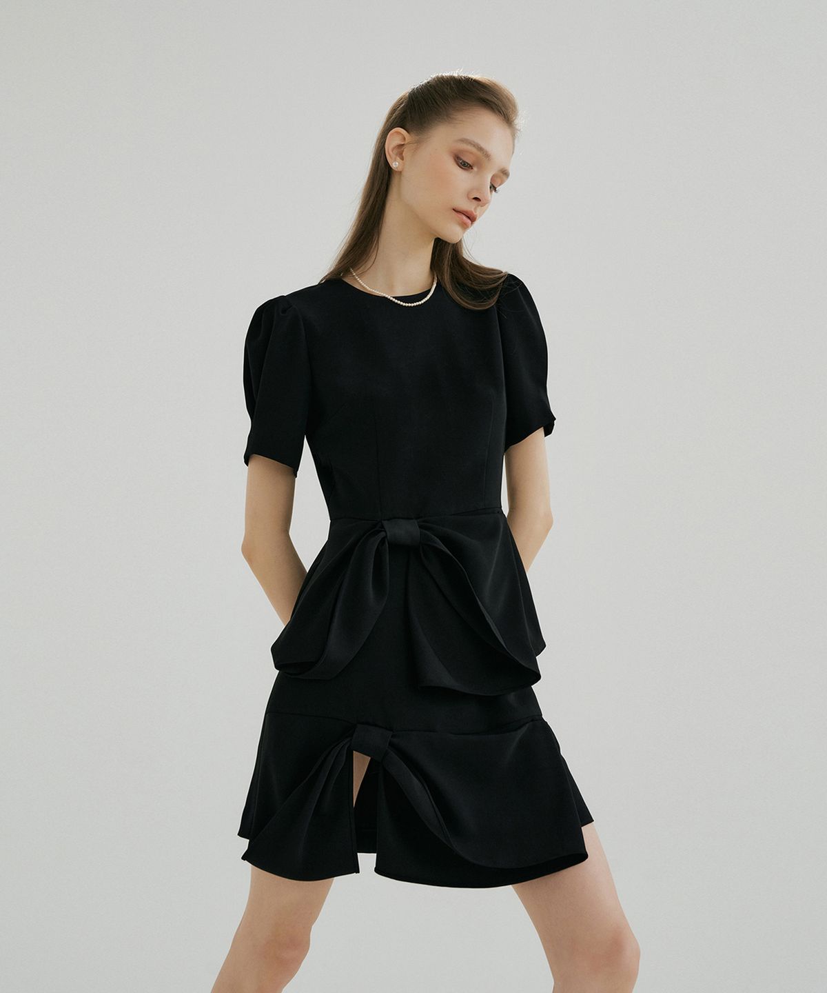 멀리온(MULLION) RIBBON SLIT SKIRT