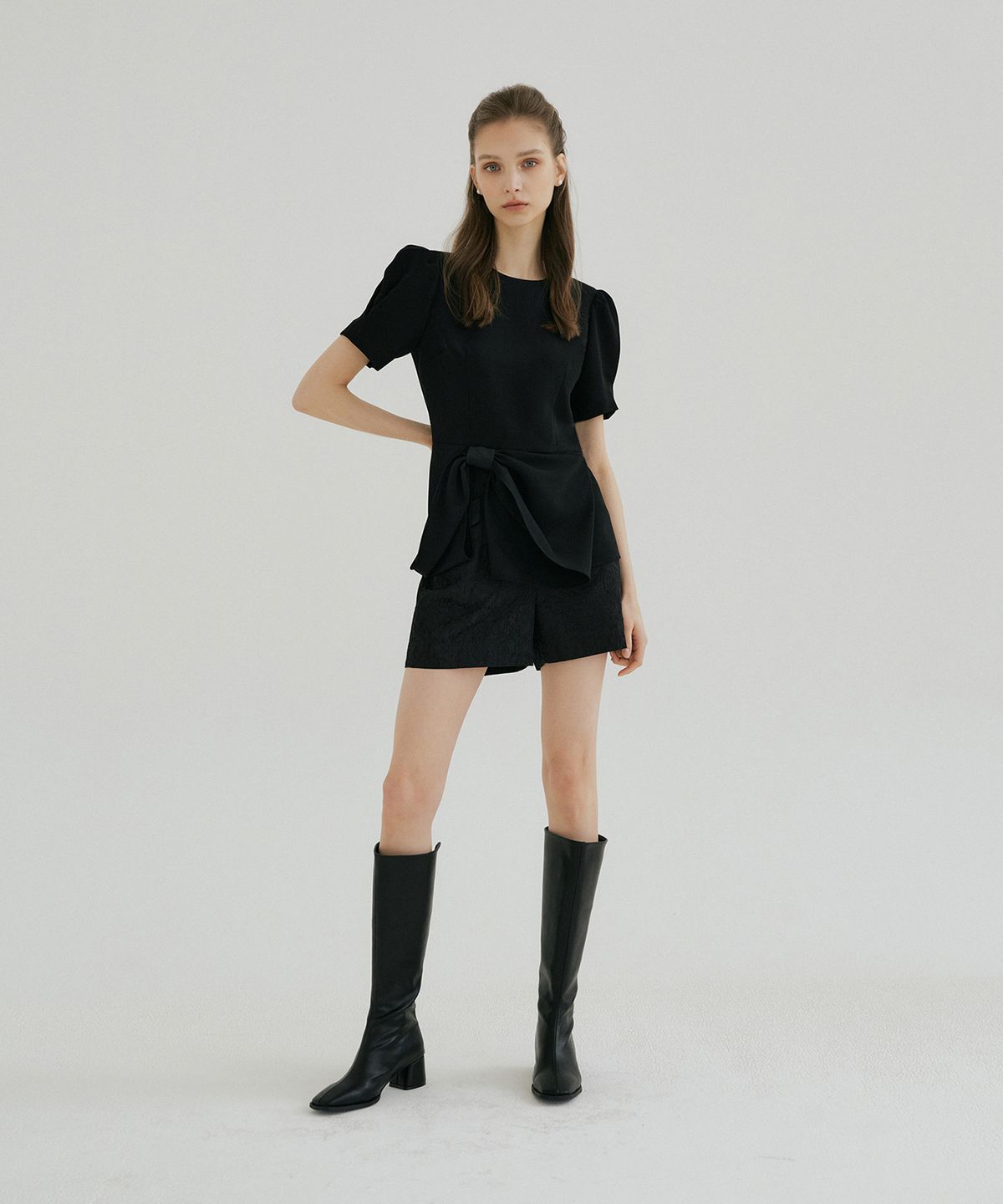 멀리온(MULLION) RIBBON PUFF BLOUSE