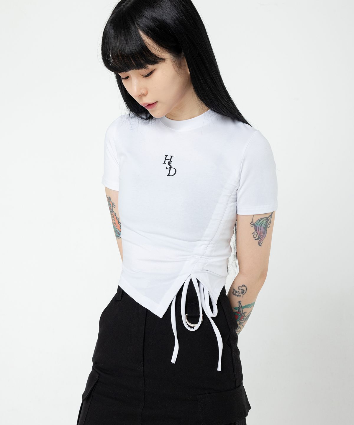 하이스쿨디스코(HIGH SCHOOL DISCO) HSD SYMBOL RIBBON POINT CROP TOP WHITE