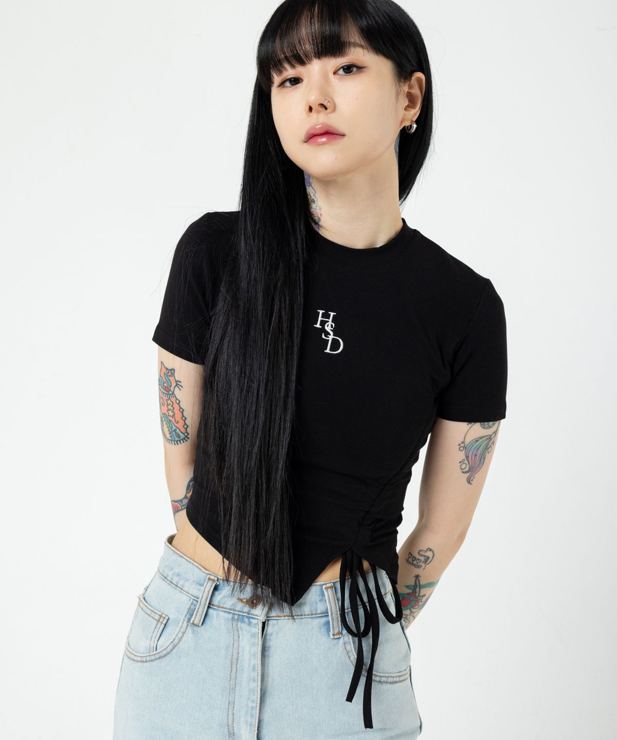 하이스쿨디스코(HIGH SCHOOL DISCO) HSD SYMBOL RIBBON POINT CROP TOP BLACK