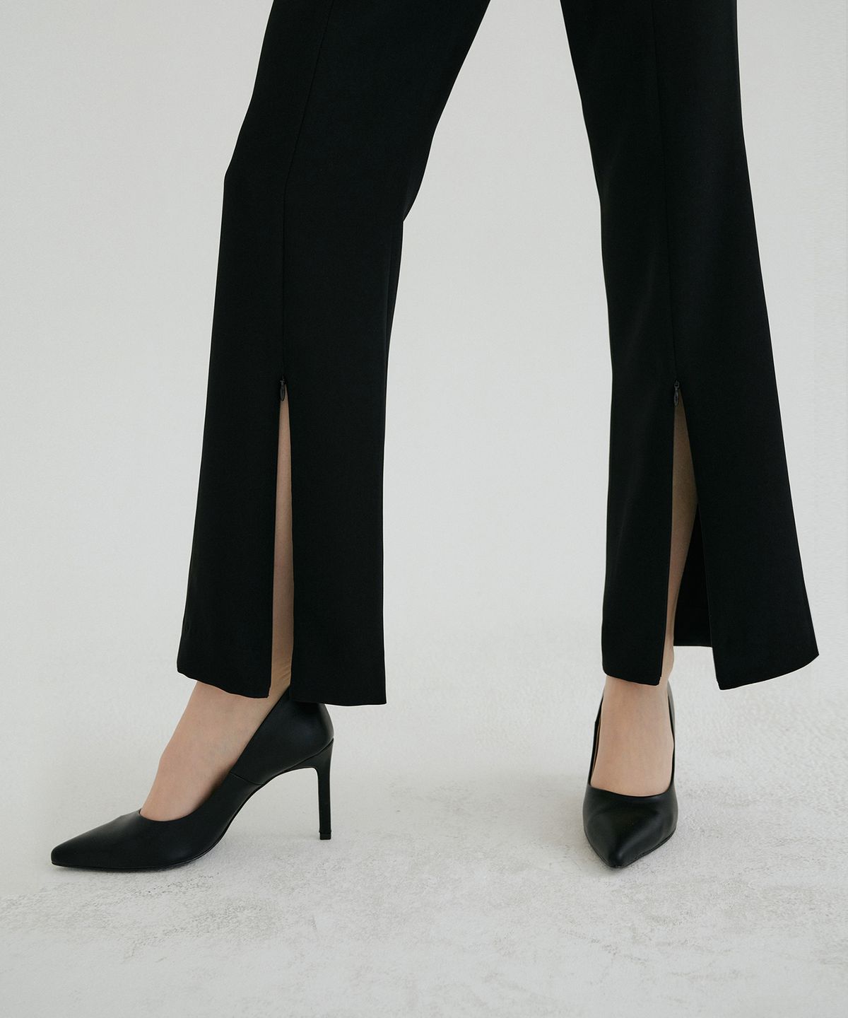 멀리온(MULLION) ZIPPER SLIT BOOTSCUT SLACKS