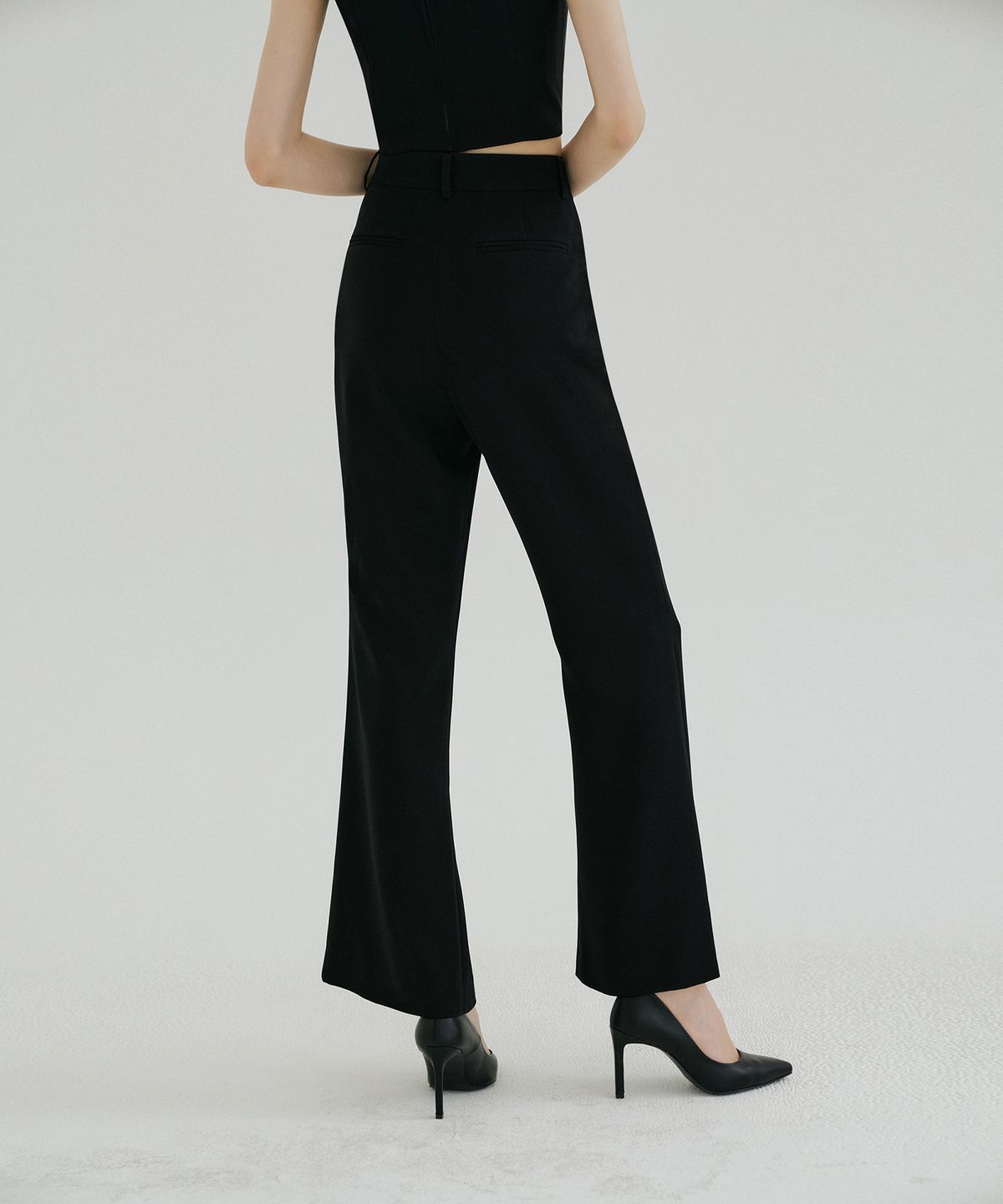 멀리온(MULLION) ZIPPER SLIT BOOTSCUT SLACKS