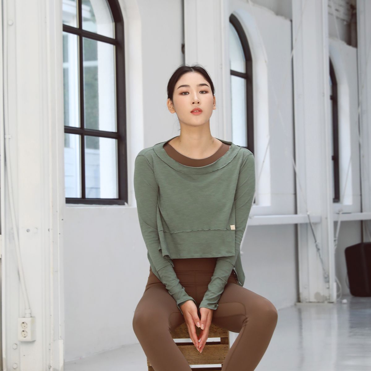 아올다(AORDDA) 데메테르 컷아웃 탑(그린)