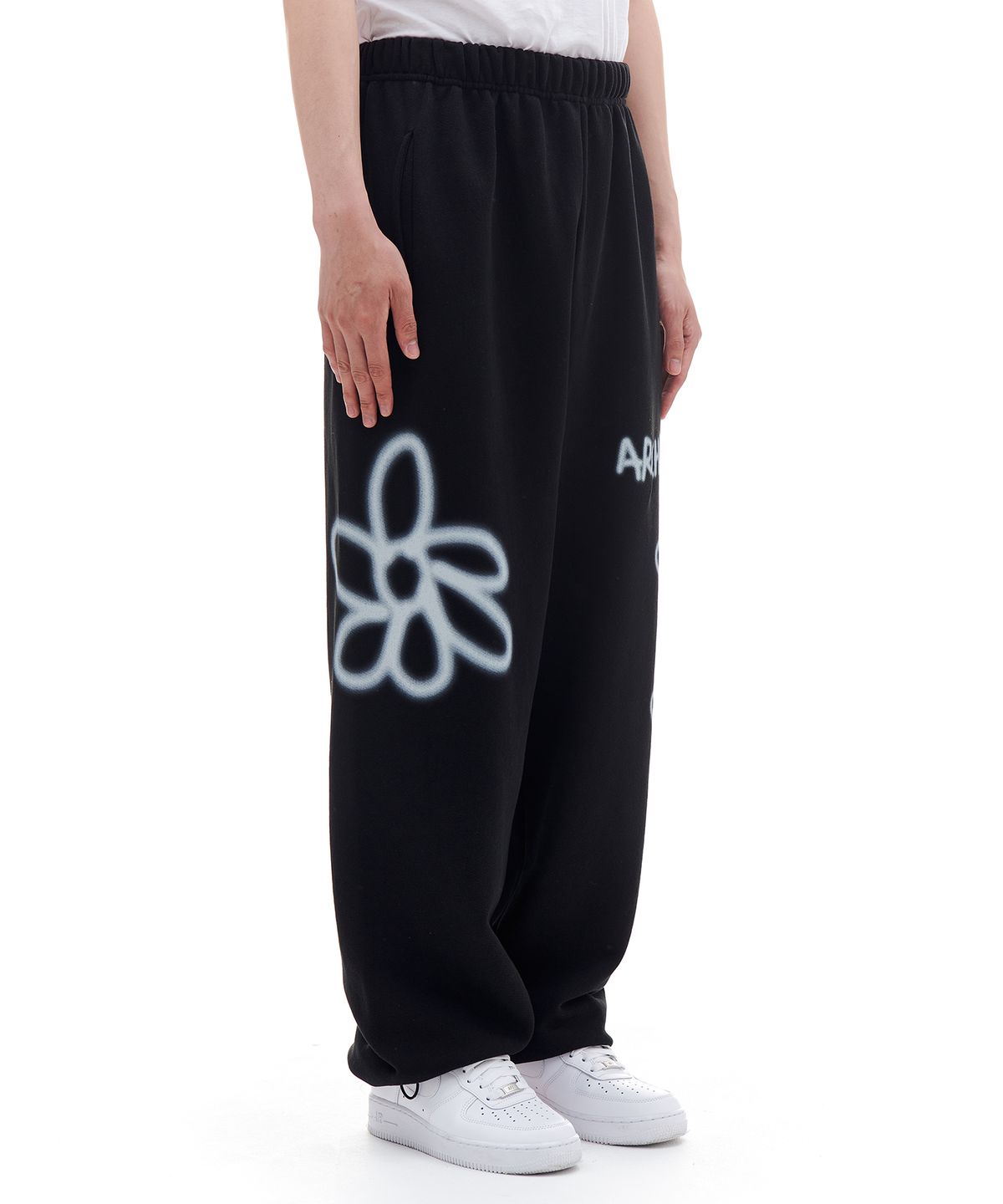 아카이브 볼드(ARCHIVE BOLD) 939 DAISY SWEAT PANTS (BLACK)