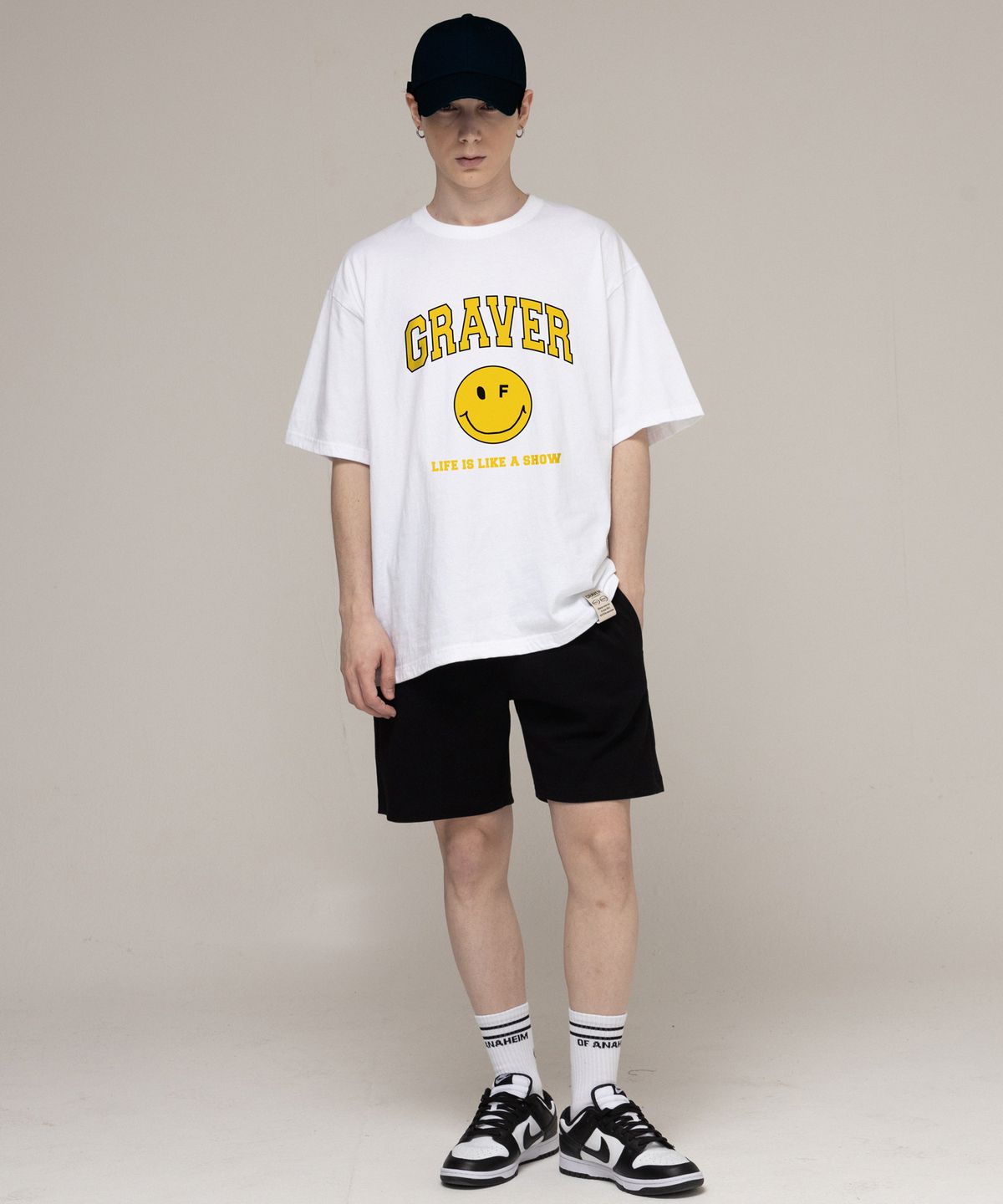 그레이버(GRAVER) [UNISEX]아치로고 라이프 도트스마일  반팔티_화이트