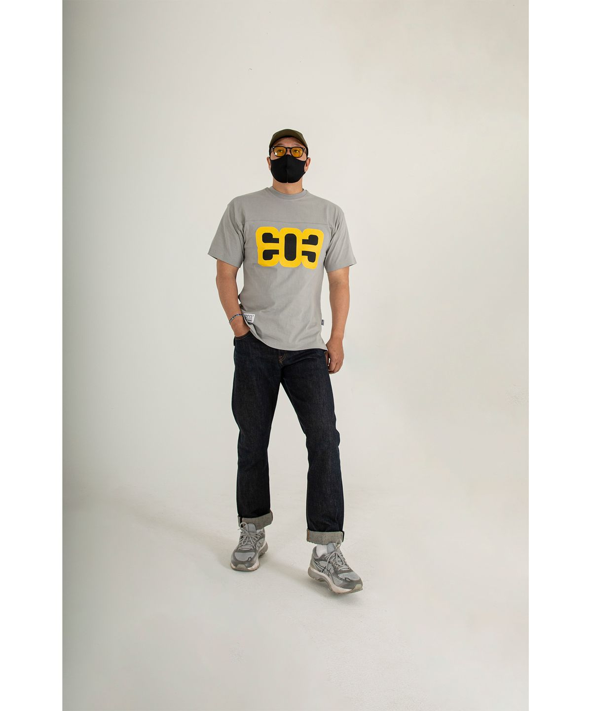 303피플즈(303PEOPLES) STS22008 빅로고 커팅 티셔츠 그레이