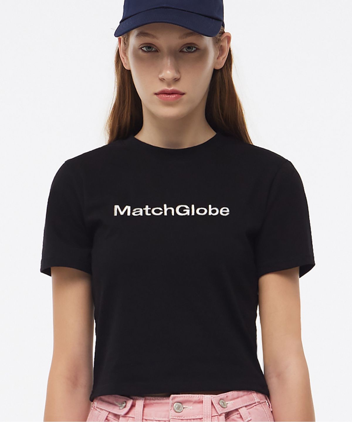 매치글로브(MATCHGLOBE) 베이직 엠브로이더리 크롭티 (블랙)