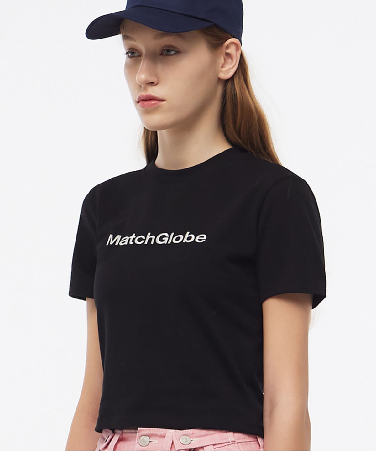 매치글로브(MATCHGLOBE) 베이직 엠브로이더리 크롭티 (블랙)
