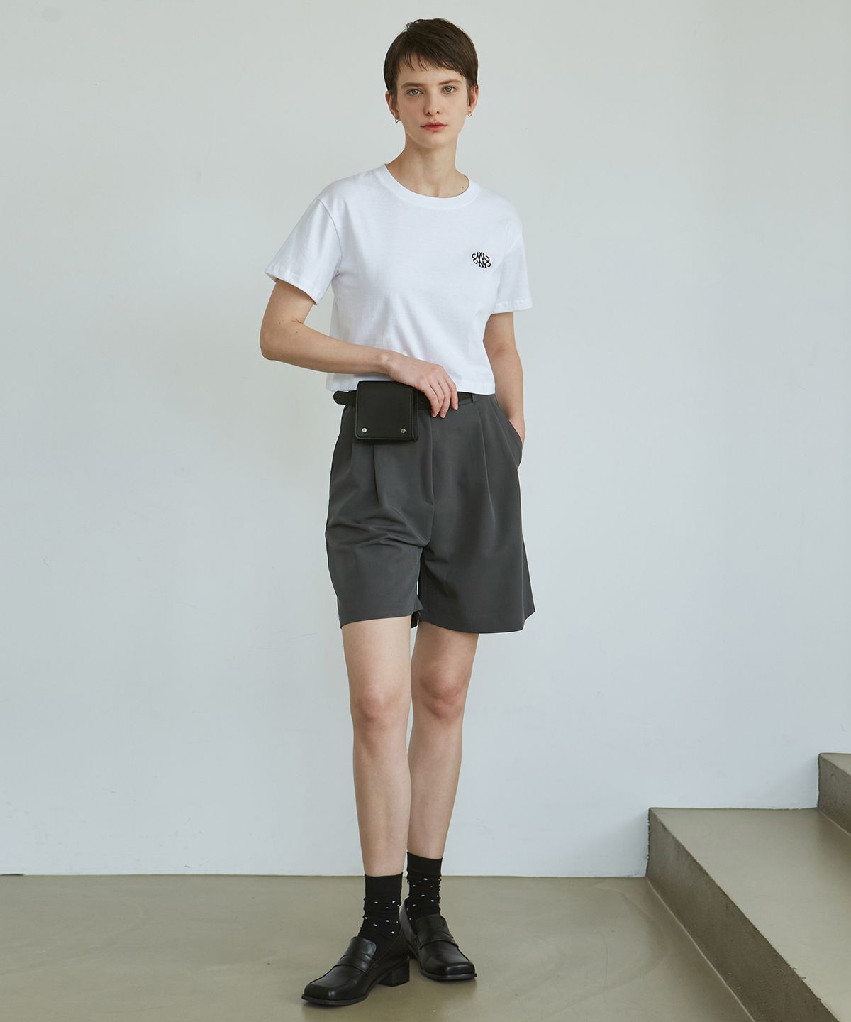 닉앤니콜(NICK&NICOLE) TWO PINTUCK BERMUDA PANTS_CHARCOAL