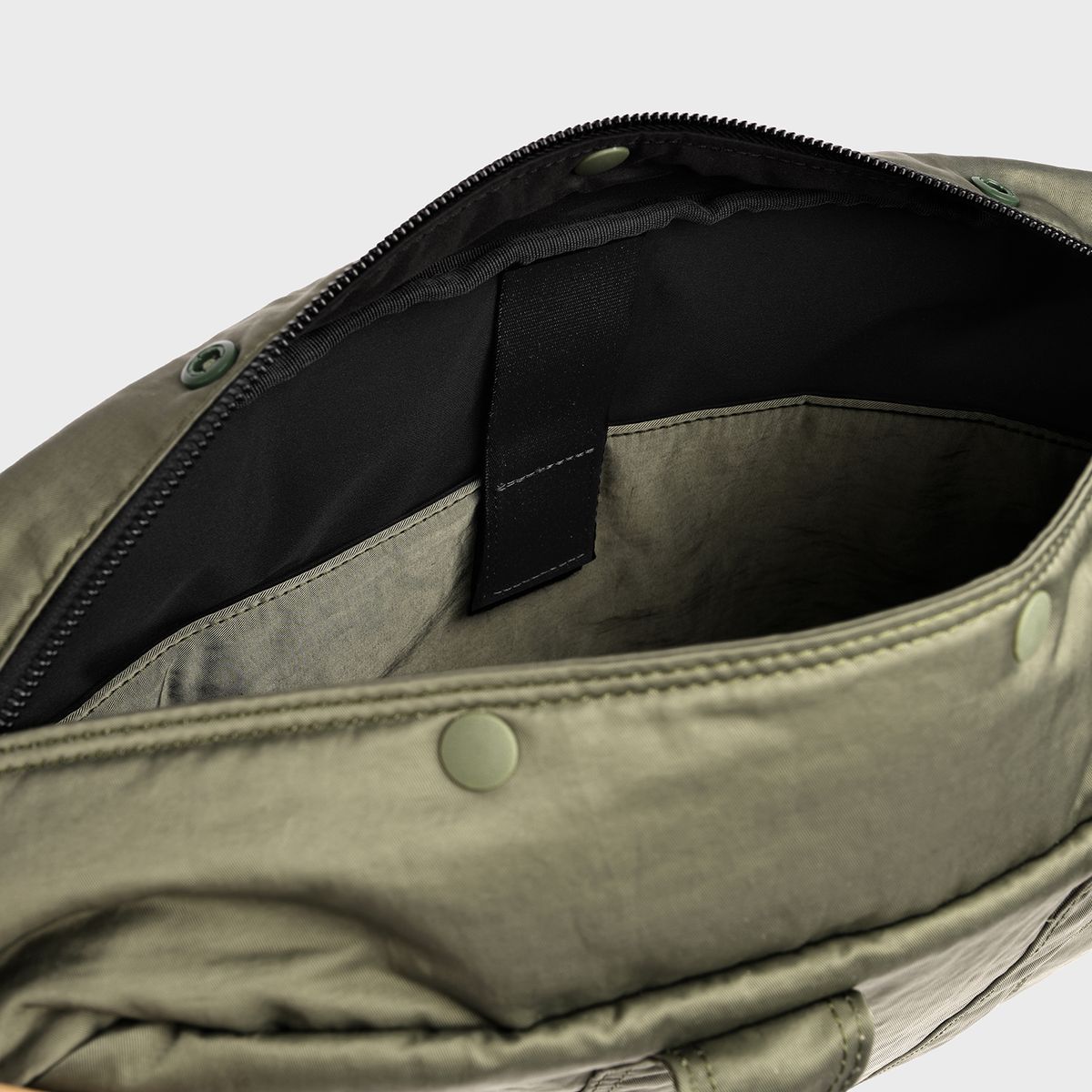 카네이테이(KANEITEI) MONDO BRIEFCASE (OLIVE DRAB) / RECYCLED