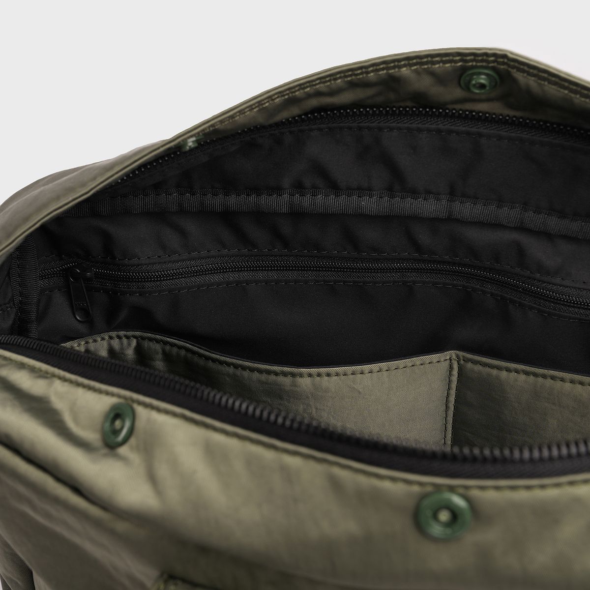 카네이테이(KANEITEI) MONDO BRIEFCASE (OLIVE DRAB) / RECYCLED