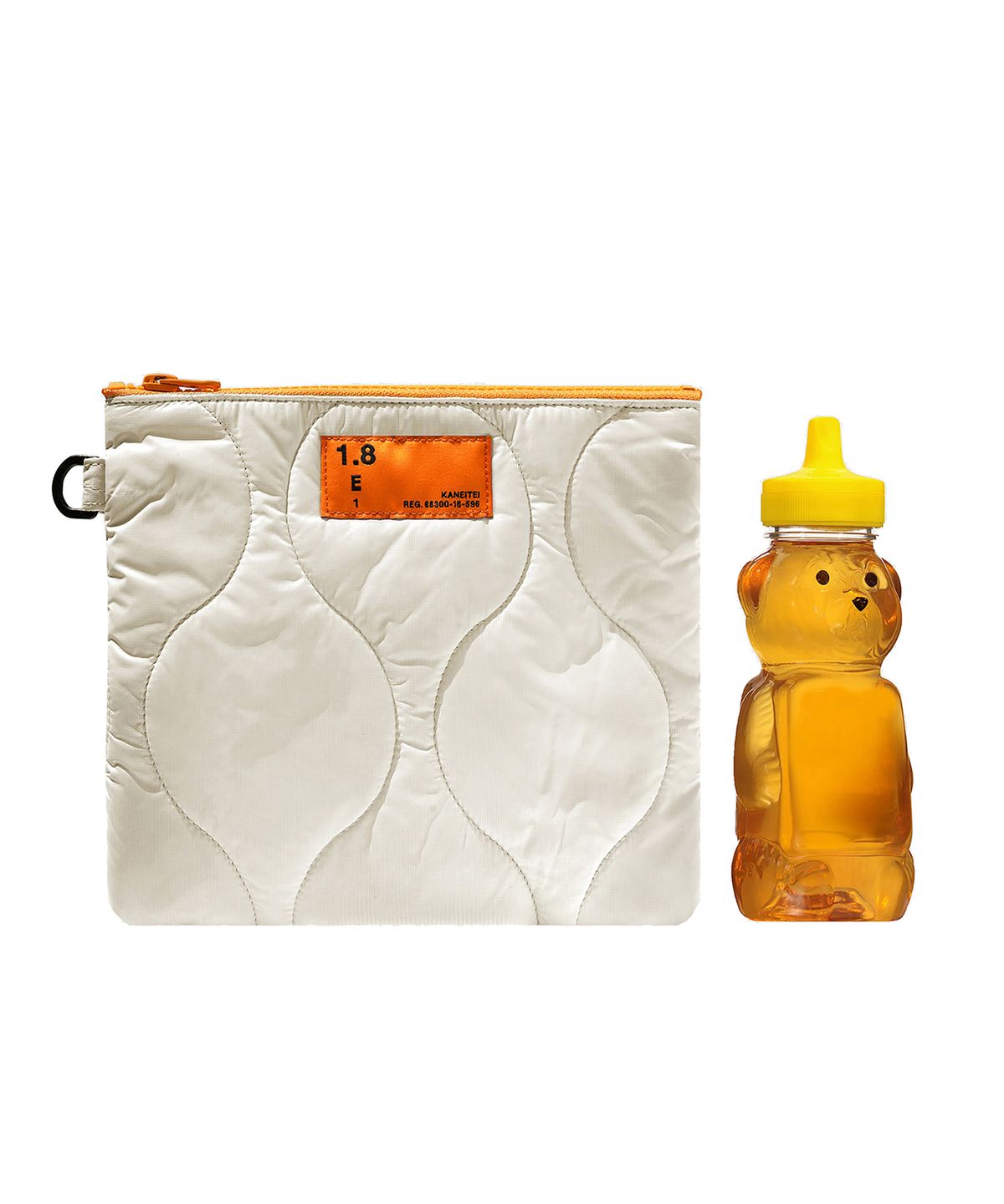 카네이테이(KANEITEI) POM QUILTED FLAT POUCH (IVORY) / RECYCLED