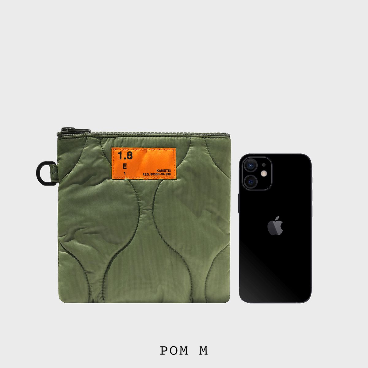 카네이테이(KANEITEI) POM QUILTED FLAT POUCH (OLIVE DRAB) / RECYCLED