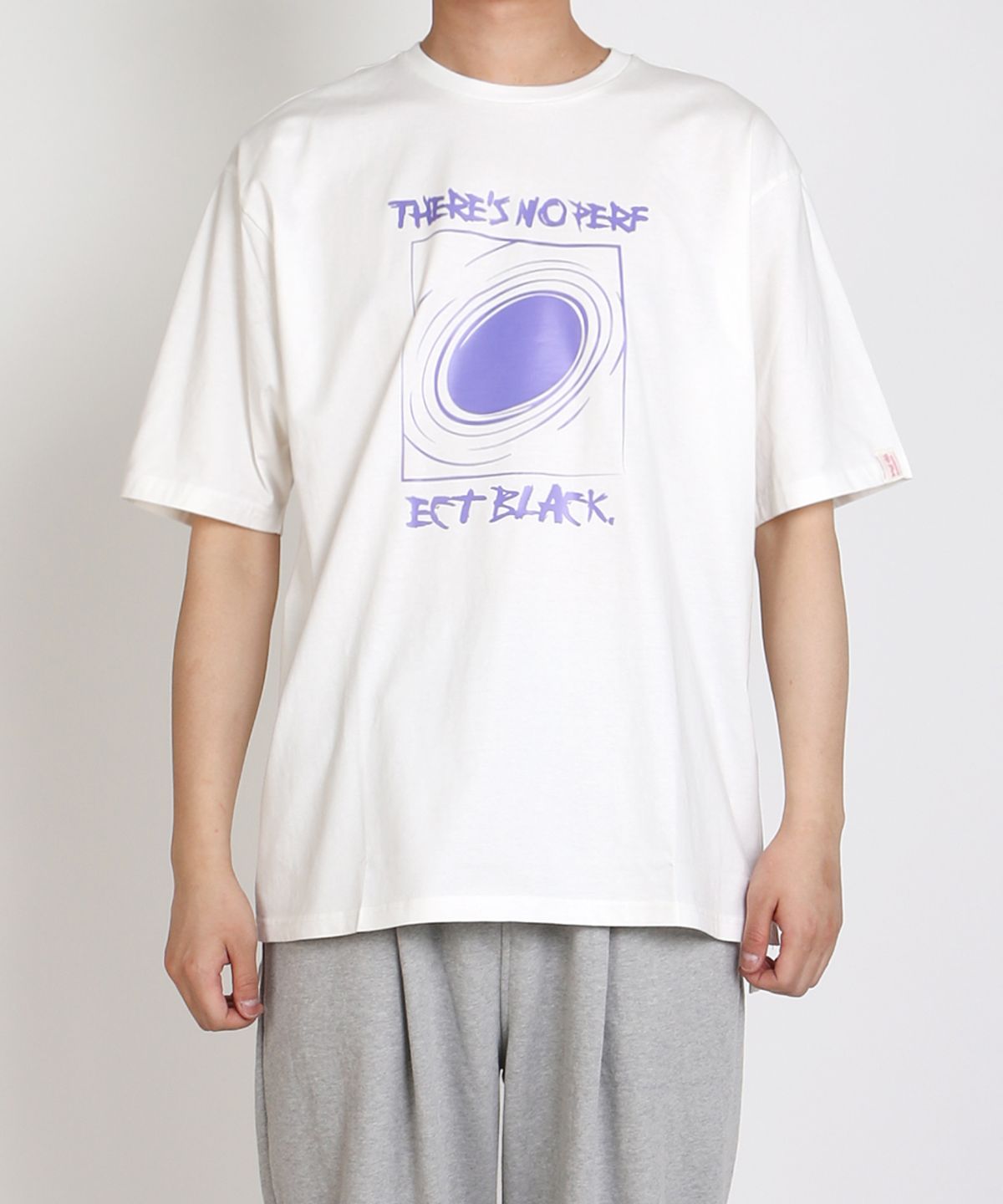 지블랙(ZBLACK) 100 오가닉 코튼 블랙홀 드로잉 프론트 그래픽 반팔티셔츠(white)