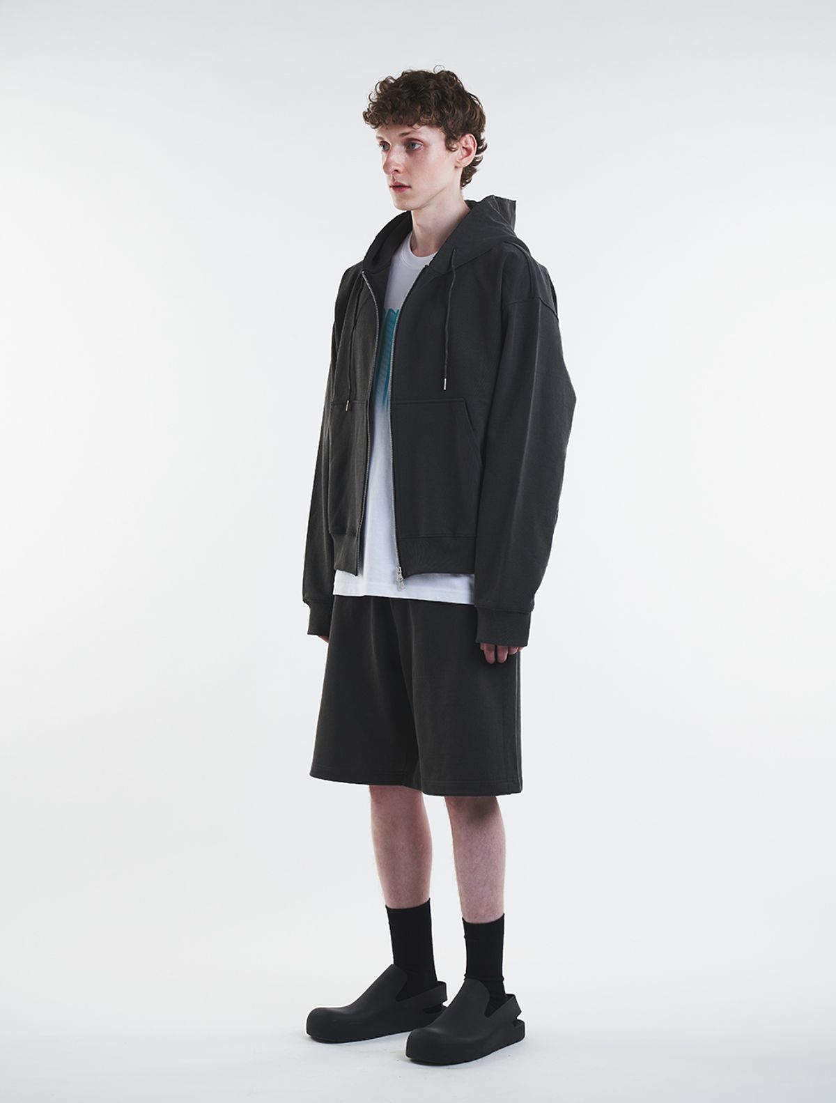 데호(DEHO) CUTTING SWEAT HALF PANTS [Black]