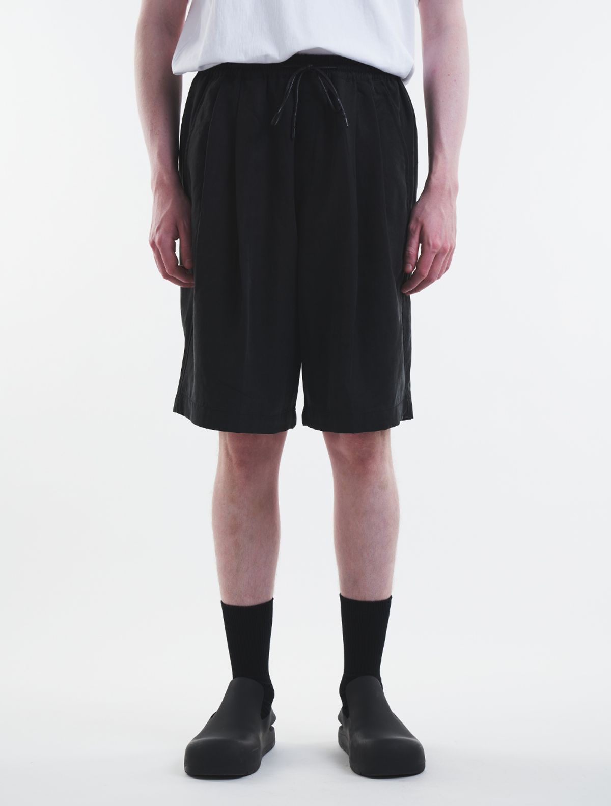 데호(DEHO) TWO TUCK STRING SHORTS [Black]