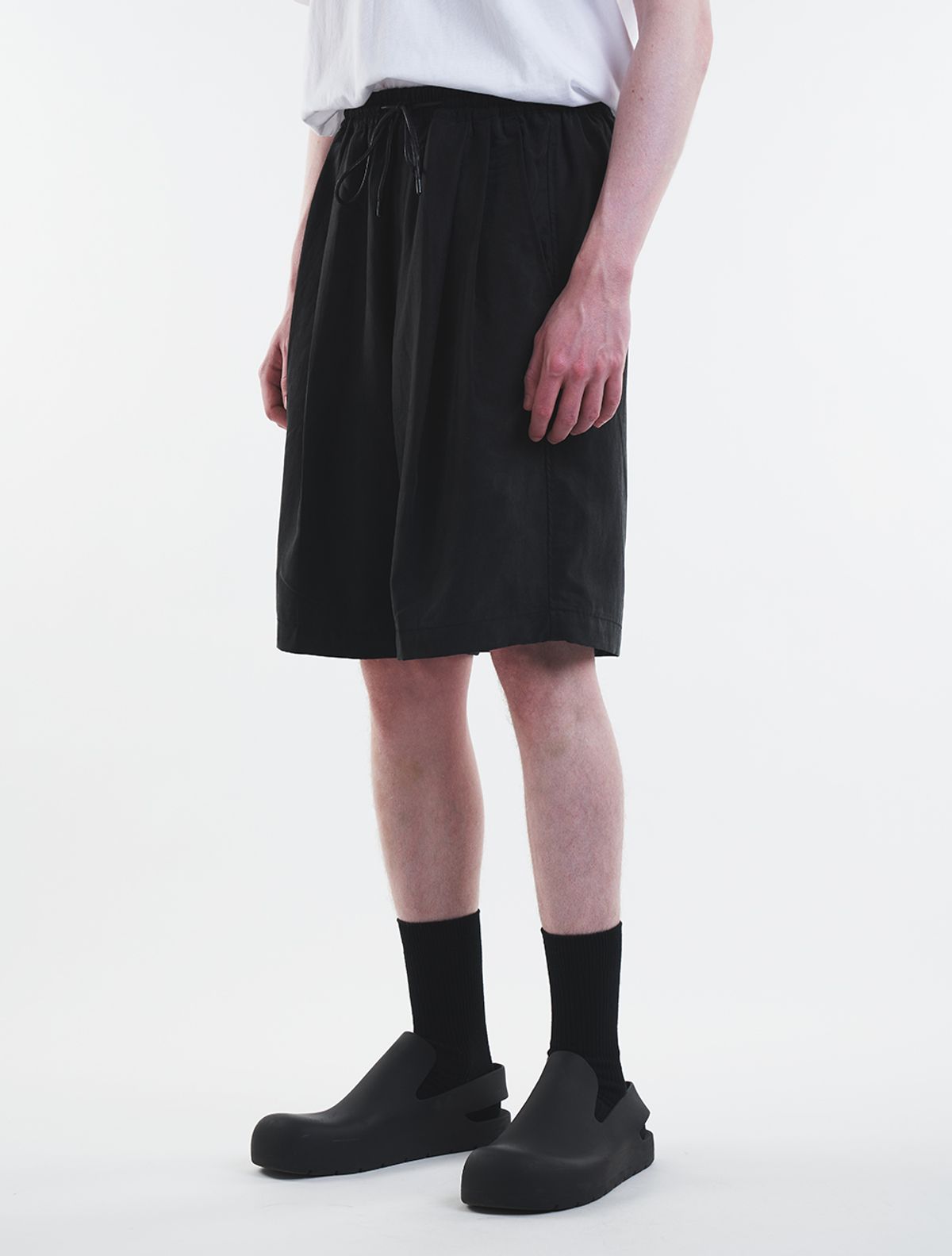 데호(DEHO) TWO TUCK STRING SHORTS [Black]