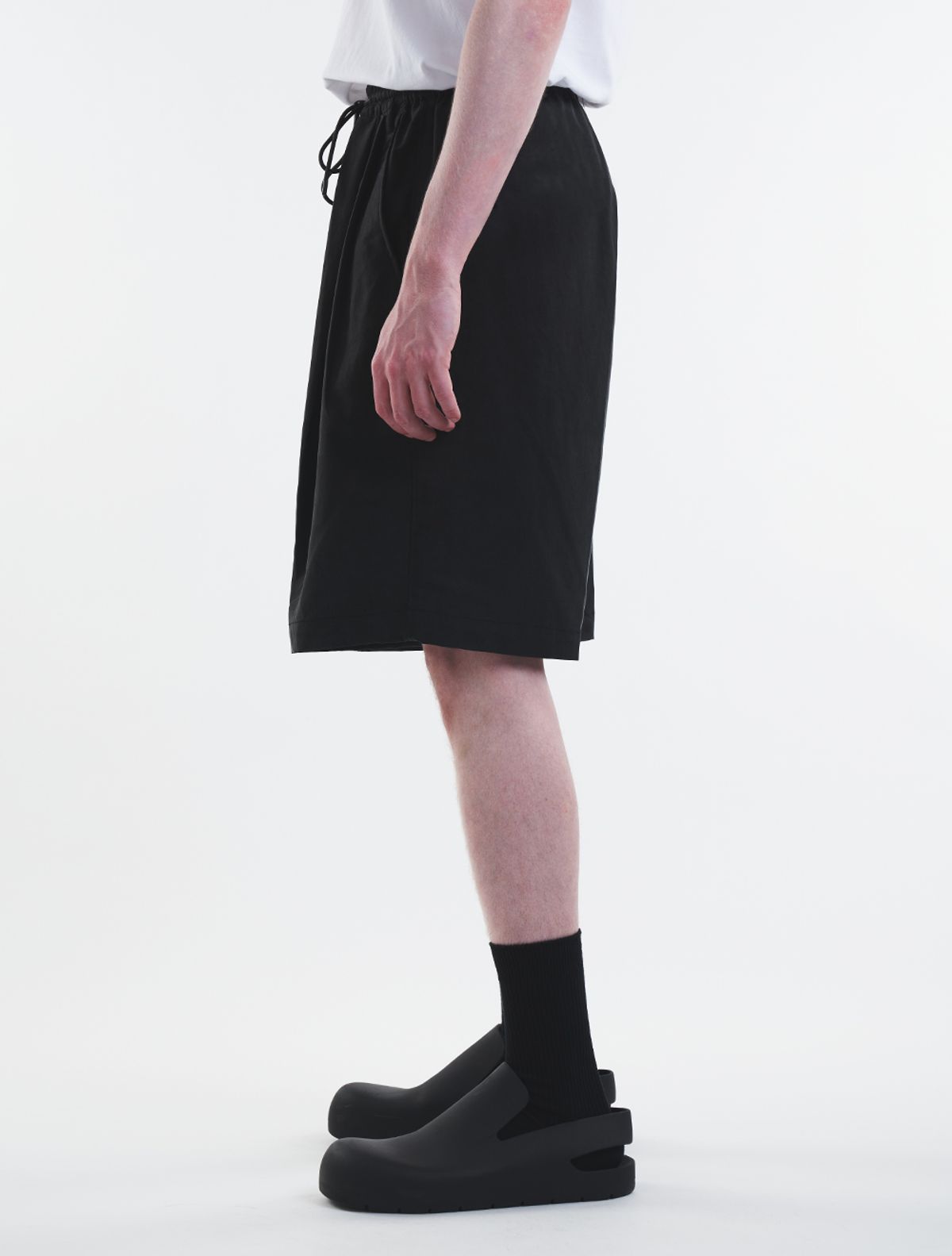 데호(DEHO) TWO TUCK STRING SHORTS [Black]