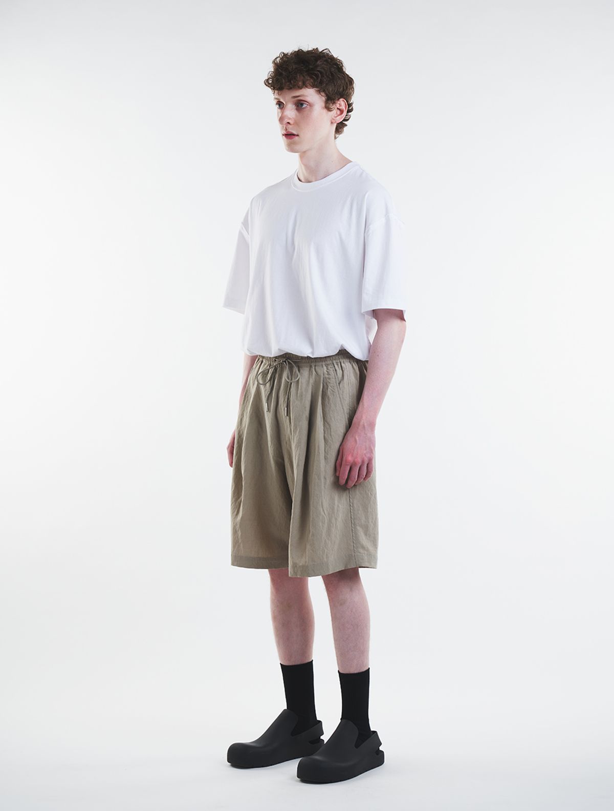 데호(DEHO) TWO TUCK STRING SHORTS [Khaki]