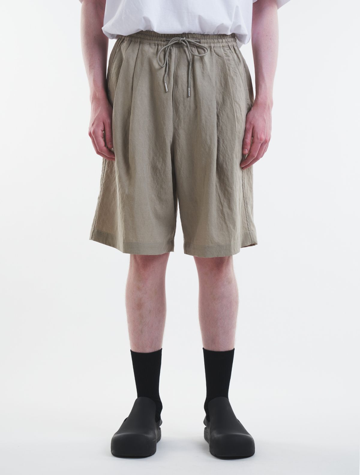 데호(DEHO) TWO TUCK STRING SHORTS [Khaki]
