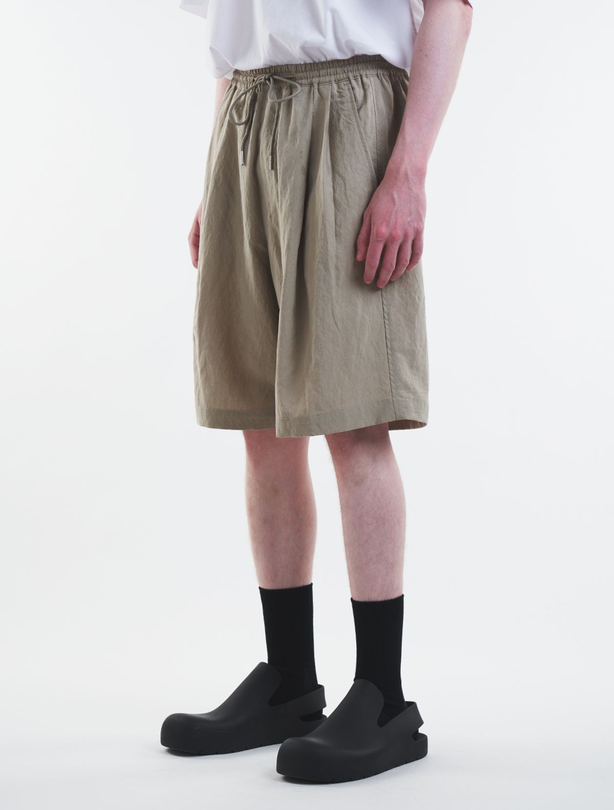 데호(DEHO) TWO TUCK STRING SHORTS [Khaki]