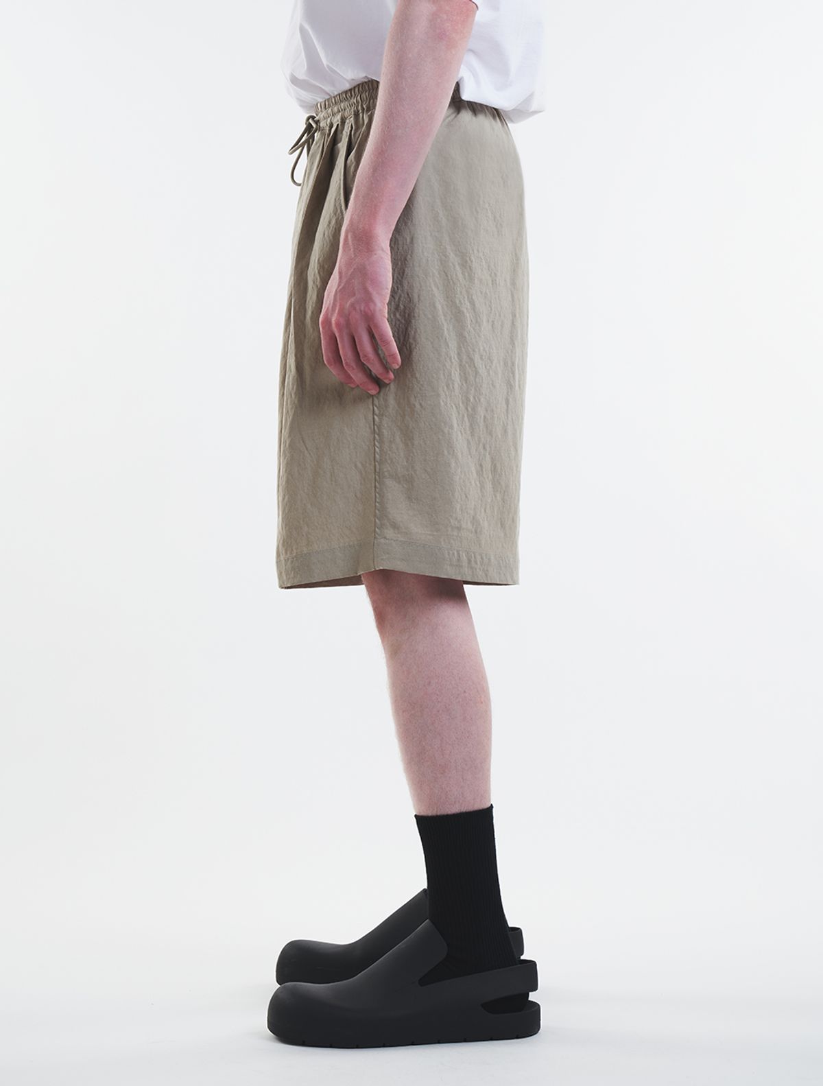 데호(DEHO) TWO TUCK STRING SHORTS [Khaki]