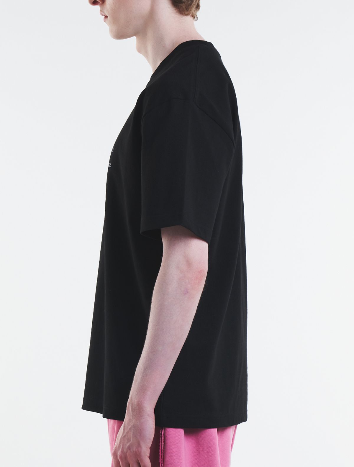 데호(DEHO) TEXT LOGO HALF SLEEVE [Black]