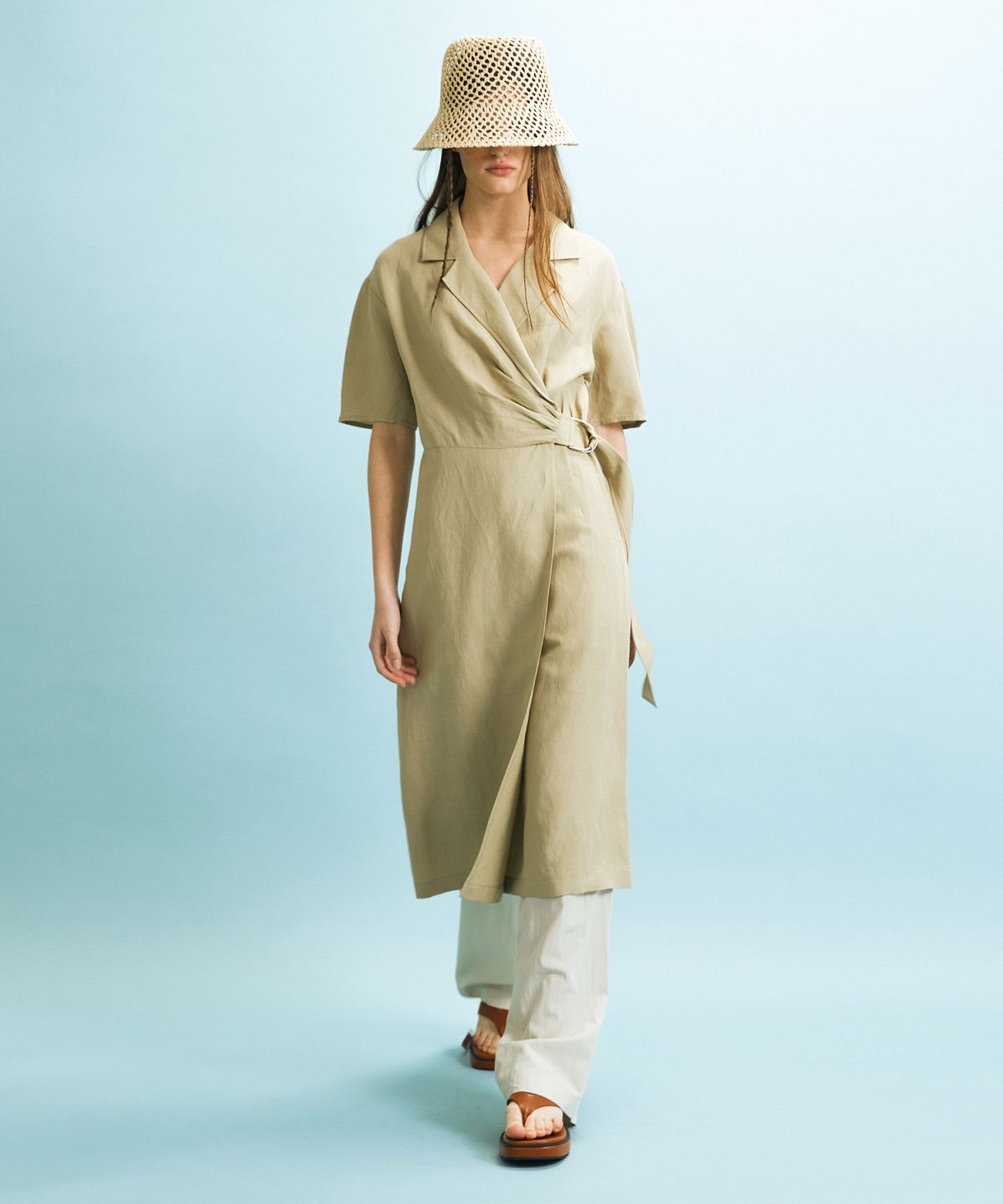 엔오르 스튜디오(ENOR STUDIO) SHIRRED WRAP DRESS - KHAKI