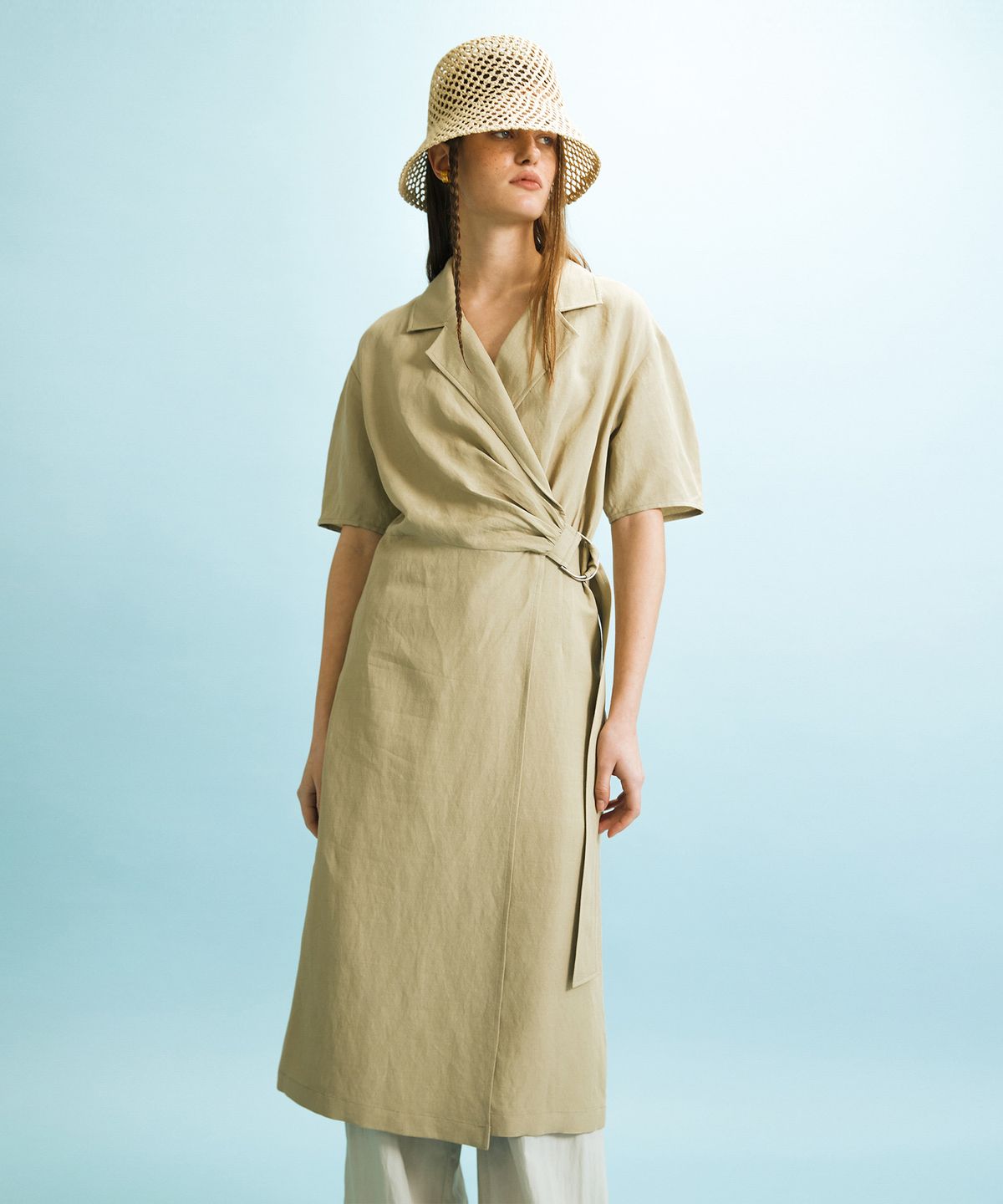 엔오르 스튜디오(ENOR STUDIO) SHIRRED WRAP DRESS - KHAKI