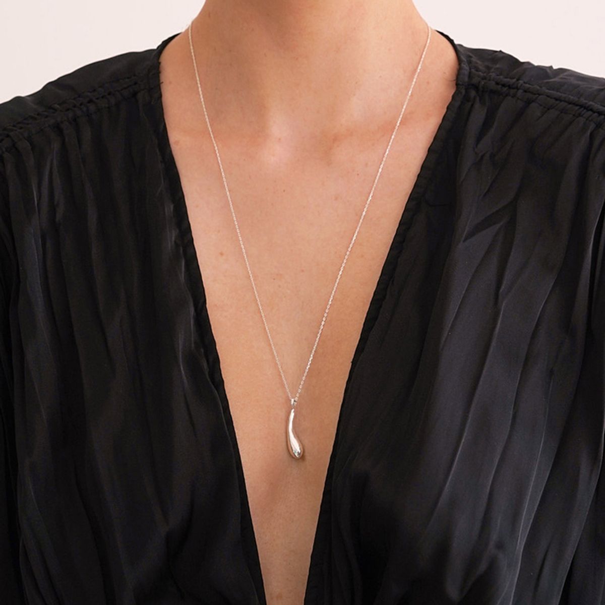 스틸 인스턴트(STILL INSTANT) Curve Motion - Necklace 03