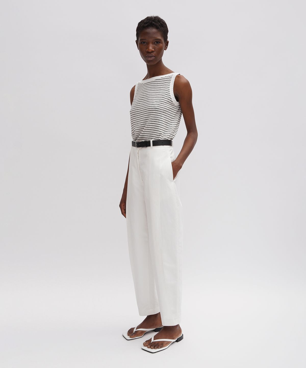 르바(LEVAR) Linen Stripe Sleeveless Top - Ecru