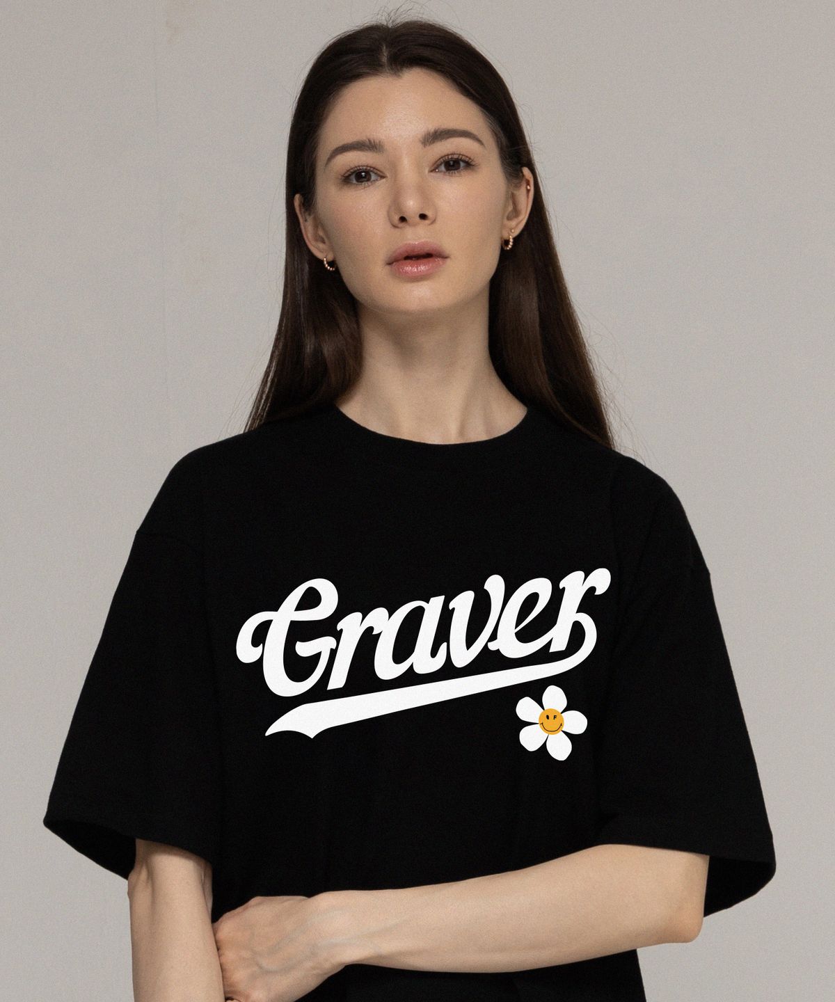 그레이버(GRAVER) [UNISEX]베이스볼 로고 플라워스마일 반팔티_블랙