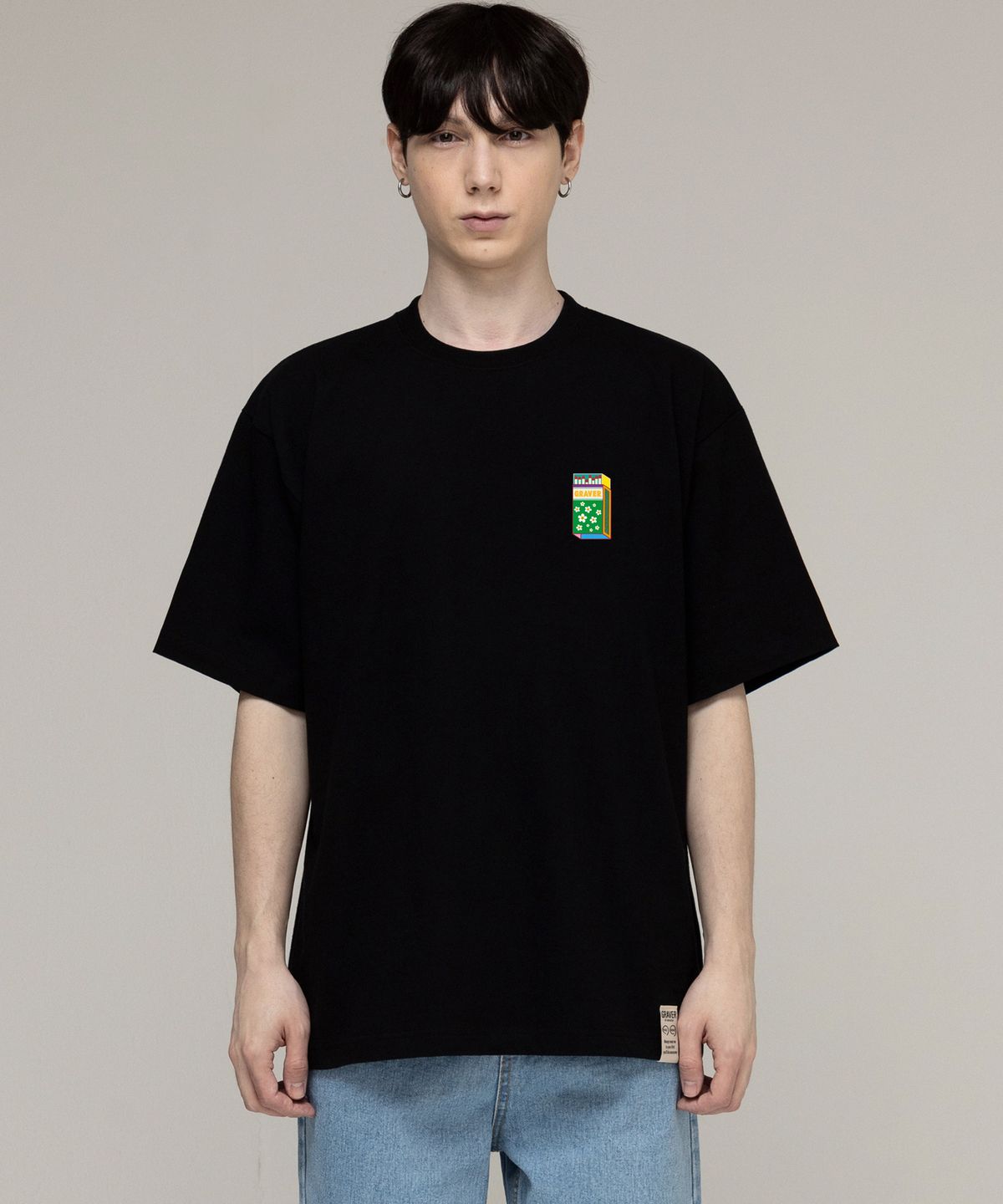 그레이버(GRAVER) [UNISEX]스몰 매치 플라워 스마일 반팔티_블랙