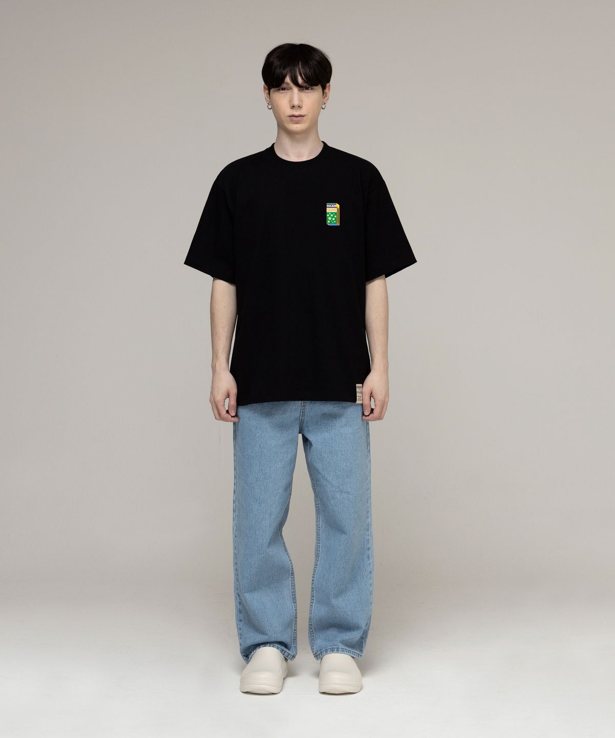 그레이버(GRAVER) [UNISEX]스몰 매치 플라워 스마일 반팔티_블랙