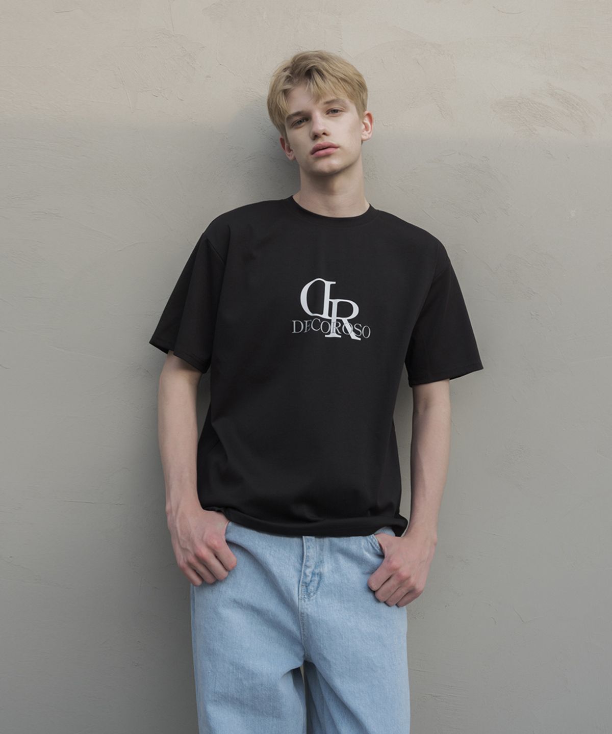 데꼬로소(DECOROSO) 쿨 코튼 빅로고 반팔 티셔츠 [블랙]