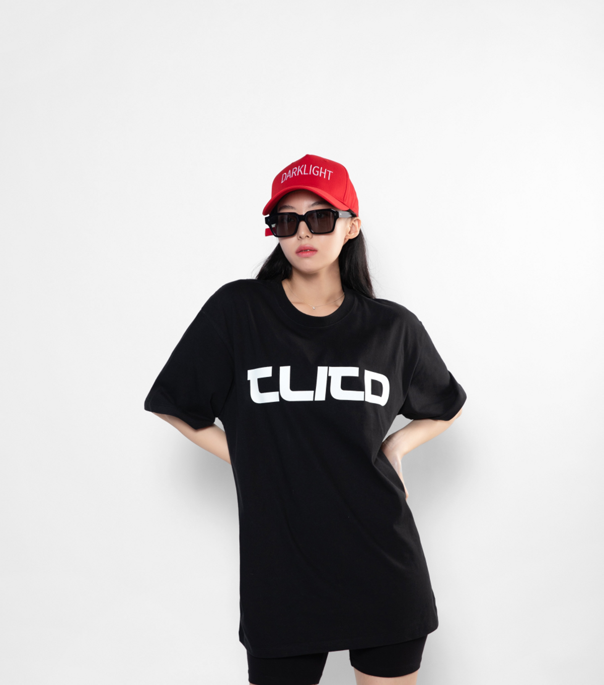 다크라이트(DARKLIGHT) TLITD ESSENTIAL LOGO TEE