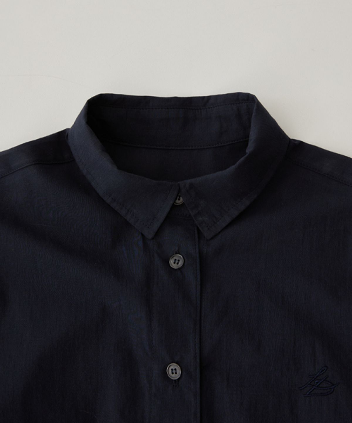 레이디 볼륨(LADY VOLUME) BASIC LOGO PLAY SHIRT_NAVY