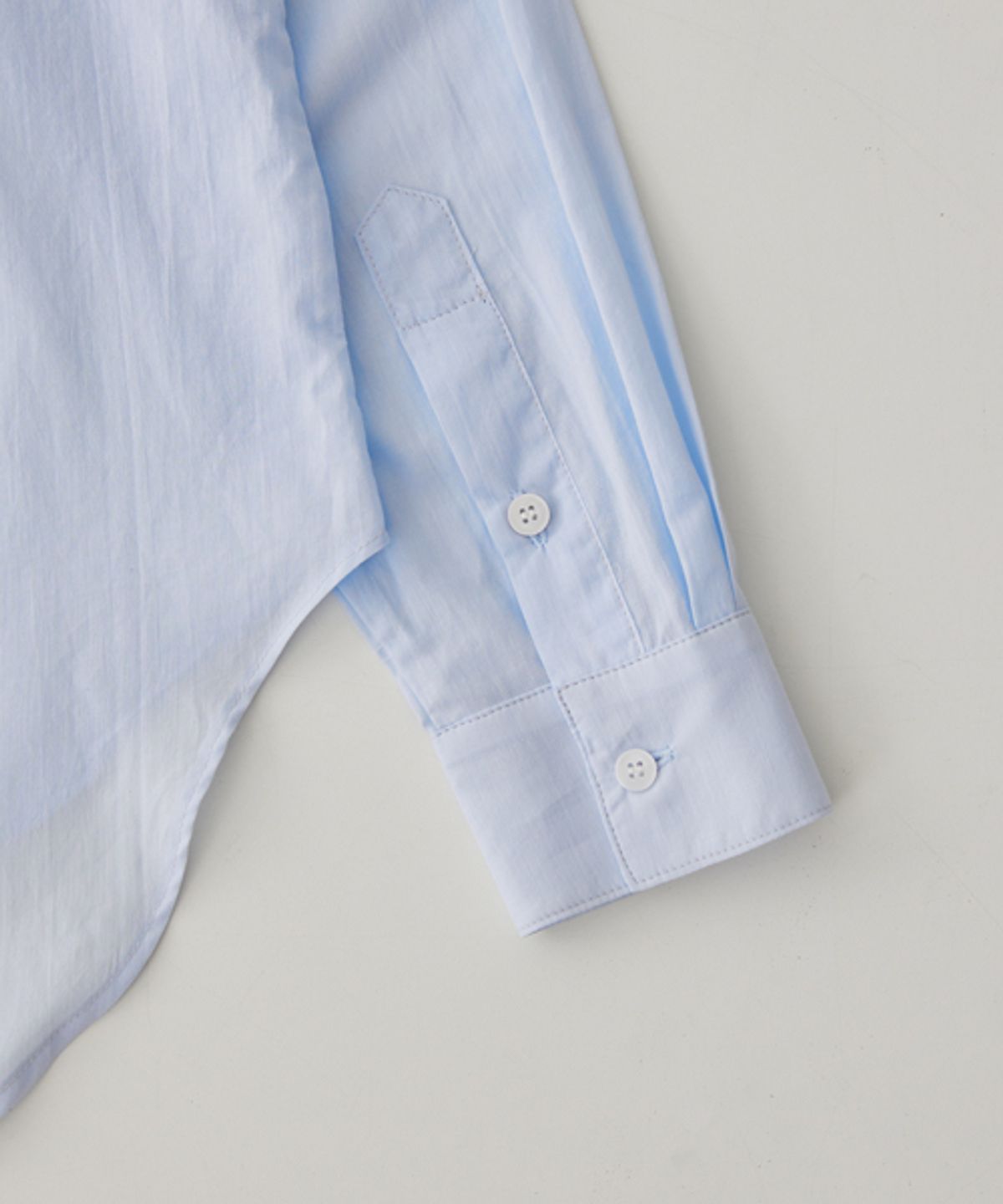 레이디 볼륨(LADY VOLUME) BASIC LOGO PLAY SHIRT_LIGHT BLUE