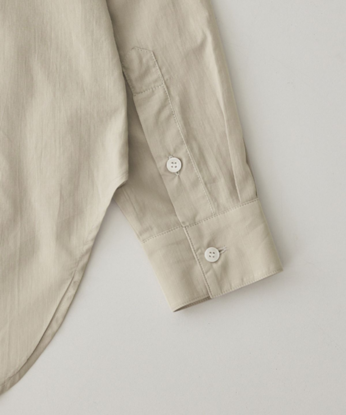 레이디 볼륨(LADY VOLUME) BASIC LOGO PLAY SHIRT_BEIGE